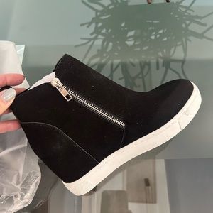 Size 7 hidden wedge black Athlefit shoes NWT.